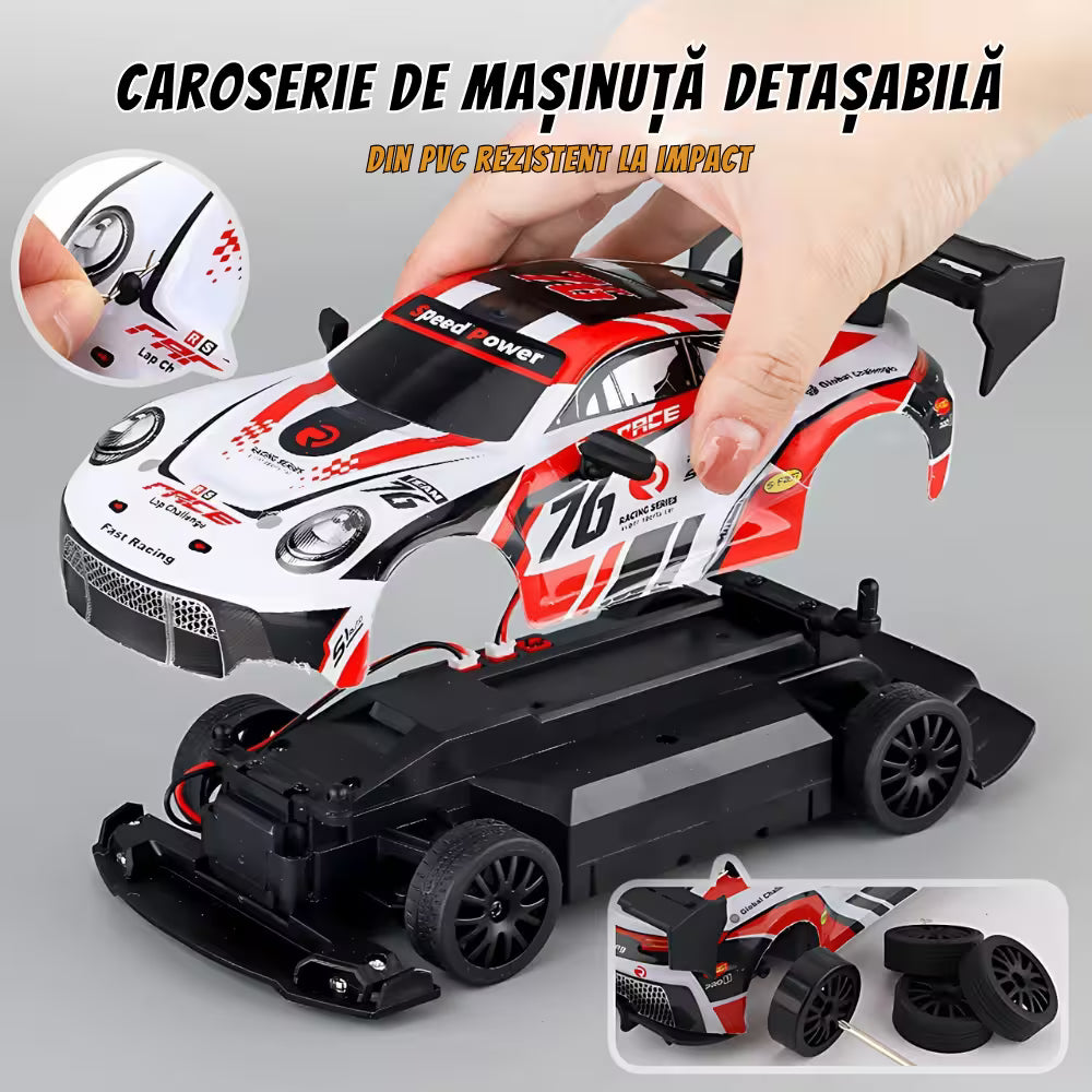Masinuta cu Telecomanda, RC Drift Car, 1:24, 2.4GHz, Tractiune Integrala, 2 Seturi Anvelope (Speed & Drift), Obstacole Incluse, Baterie Reincarcabila, Alb