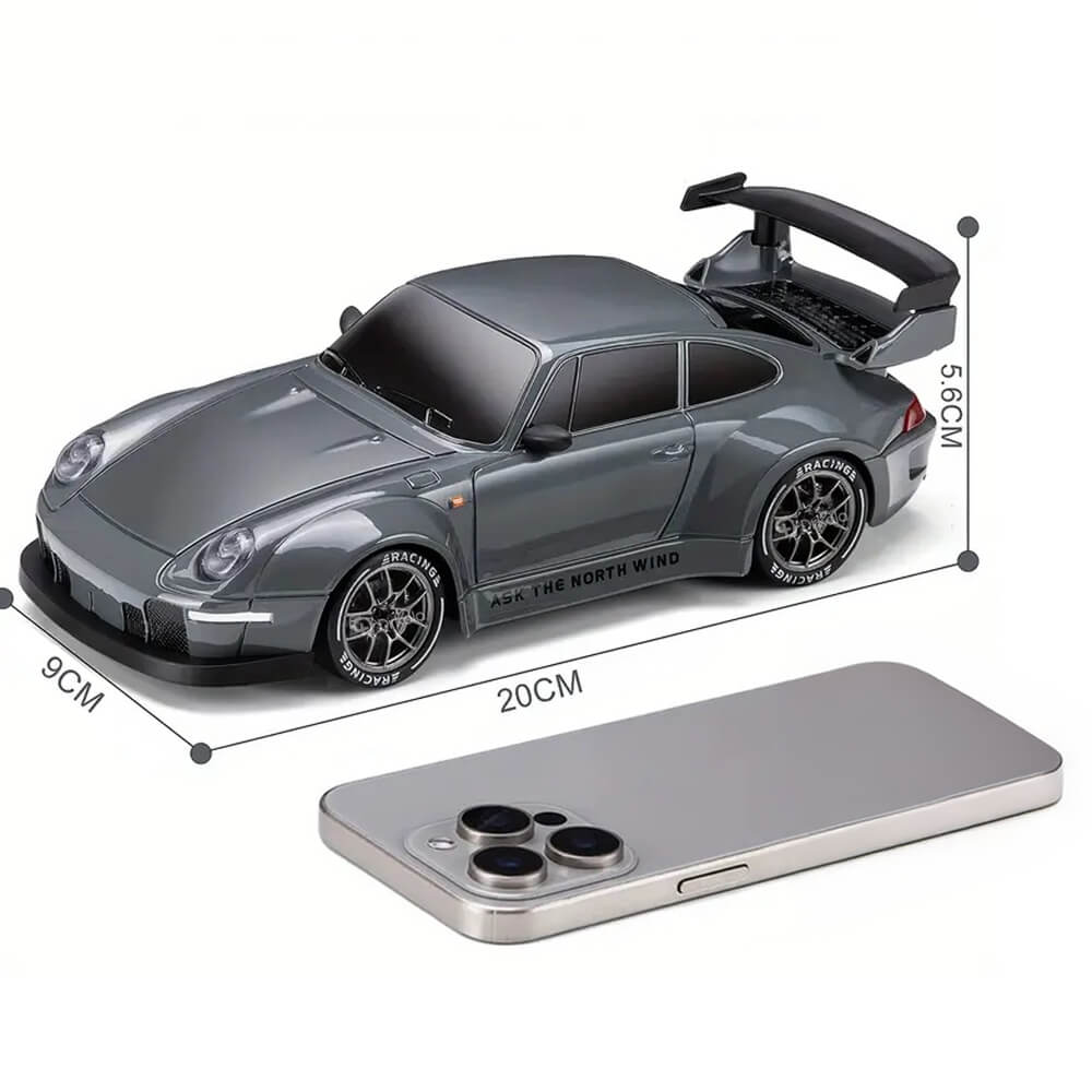 Masinuta cu Telecomanda, RC Drift Car, 1:24, 2.4GHz, 20 km/h, Tractiune Integrala, 2 Seturi Anvelope (Speed & Drift), Obstacole Incluse, Baterie Reincarcabila, Gri