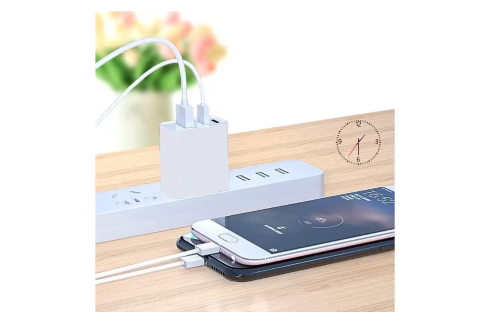 Incarcator Fast Charge, 65W, 3 porturi, USB Type-C, Compatibilitate Universala , Alb