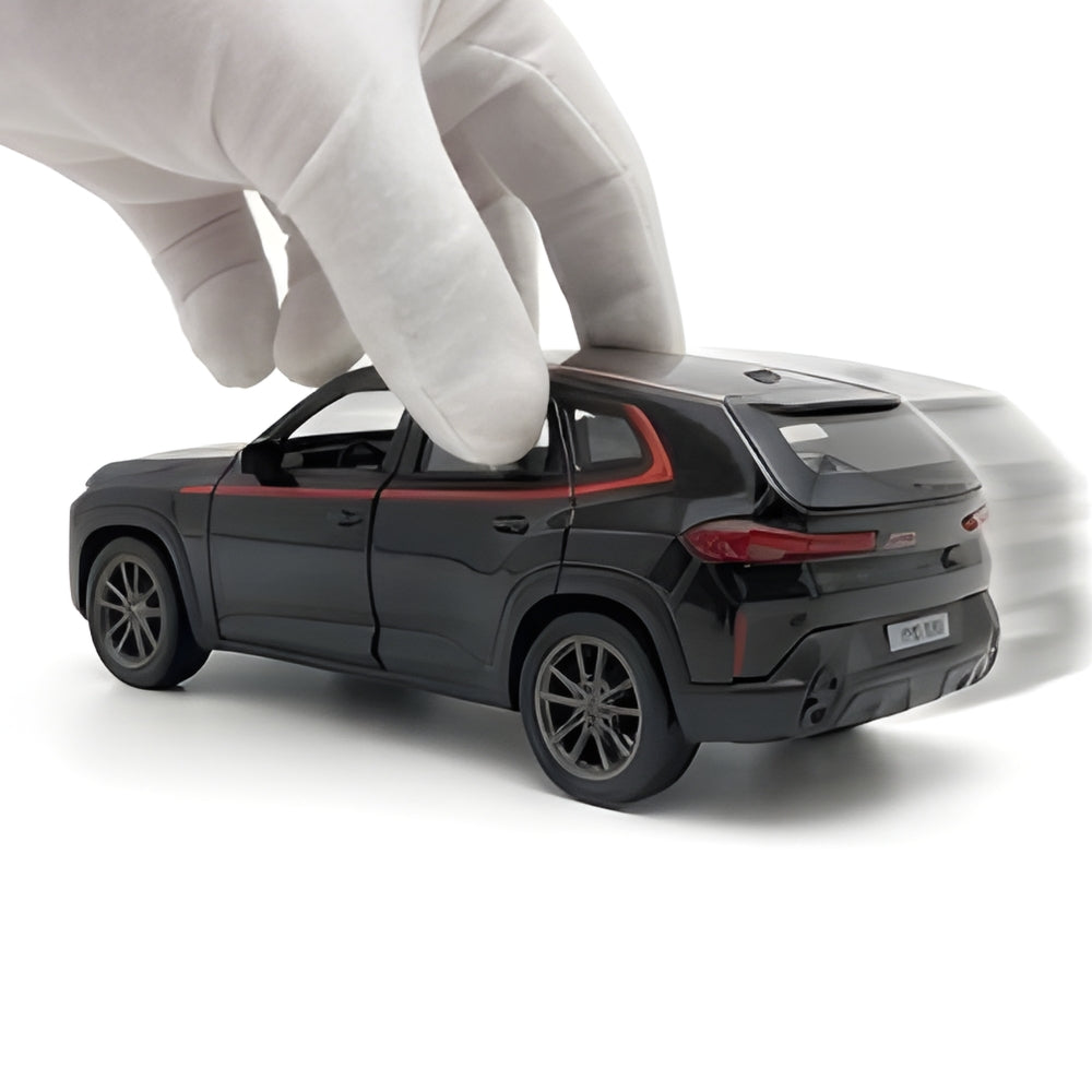 Masinuta de Jucarie Metalica, Model BMW XM, Macheta Auto Scara 1:36, Usi cu Deschidere, Design Realistic, Pull-Back, Rosu
