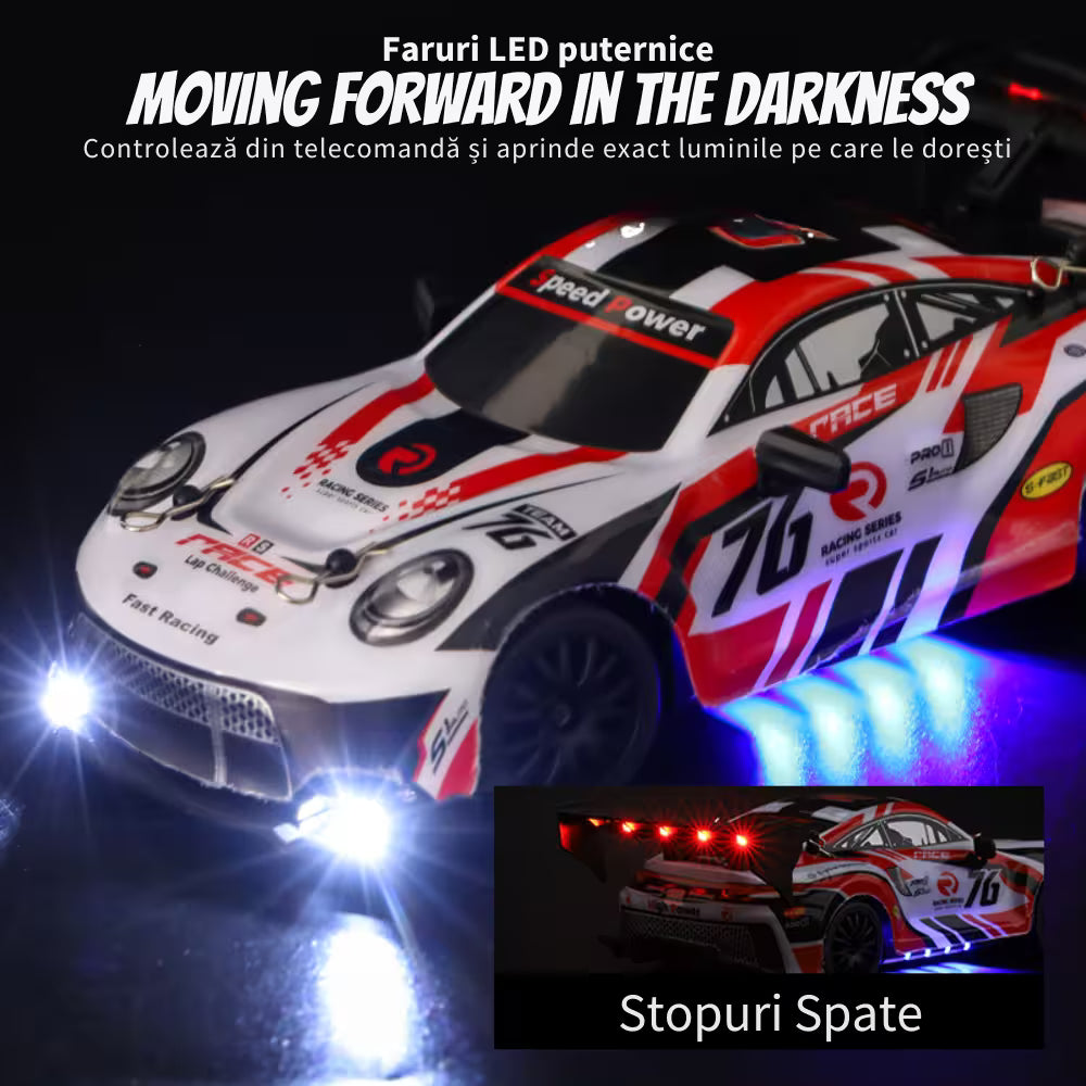 Masinuta cu Telecomanda, RC Drift Car, 1:24, 2.4GHz, Tractiune Integrala, 2 Seturi Anvelope (Speed & Drift), Obstacole Incluse, Baterie Reincarcabila, Alb
